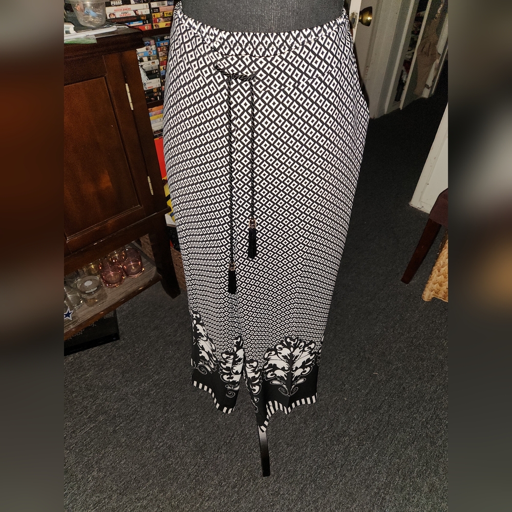 Chico's Black & White Cropped Pant with Tie Front